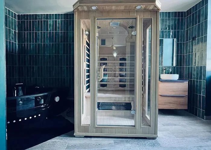 Love Room L\' Orientale / Jacuzzi / Sauna