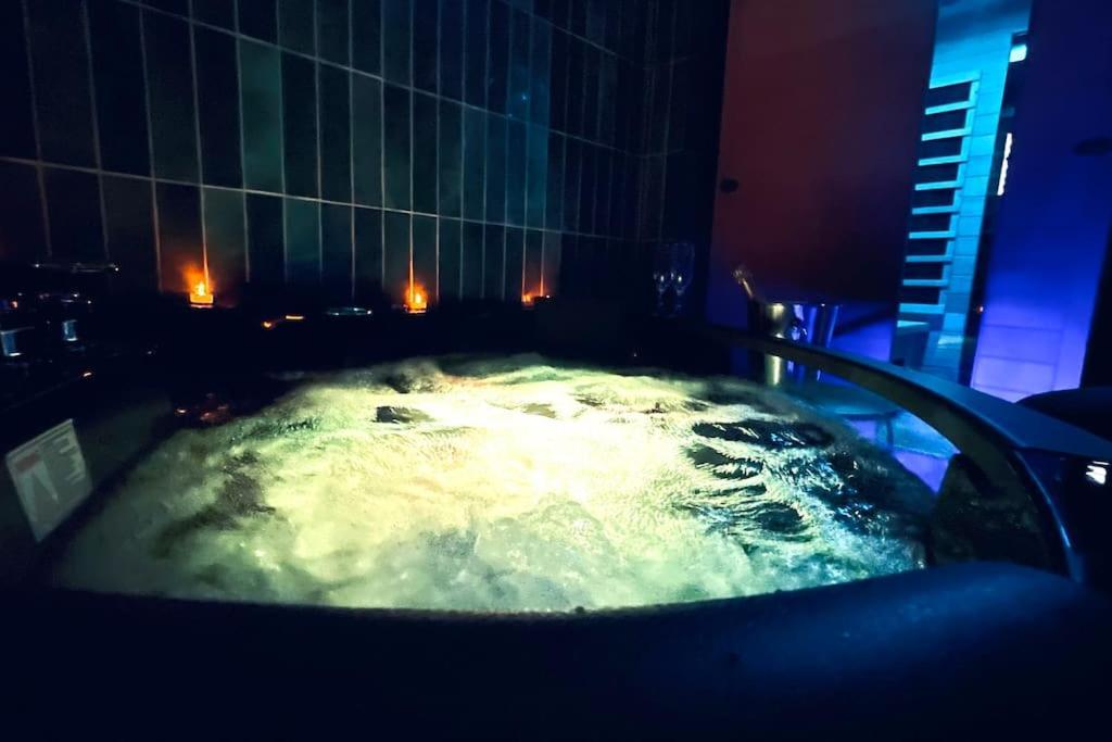 L' Orientale / Jacuzzi / Sauna Apartment