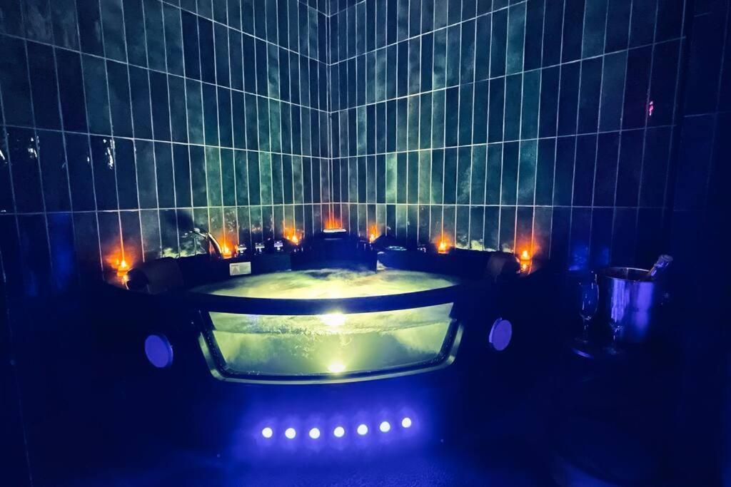 L' Orientale / Jacuzzi / Sauna Apartment *